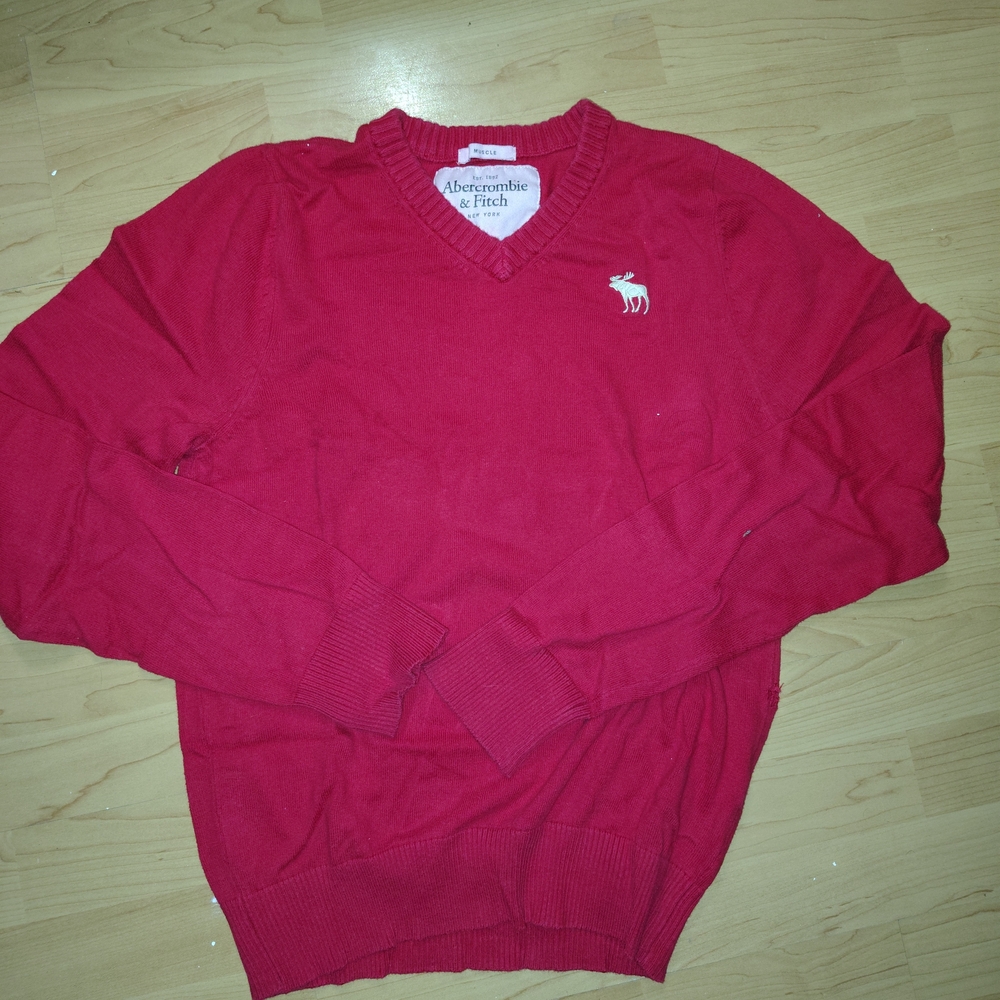 Abercrombie & Fitch V-Neck Sweater in Bold Red